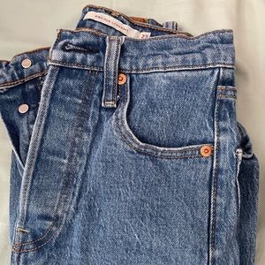 Levi’s size 23 Ribcage Straight ankle medium wash jeans